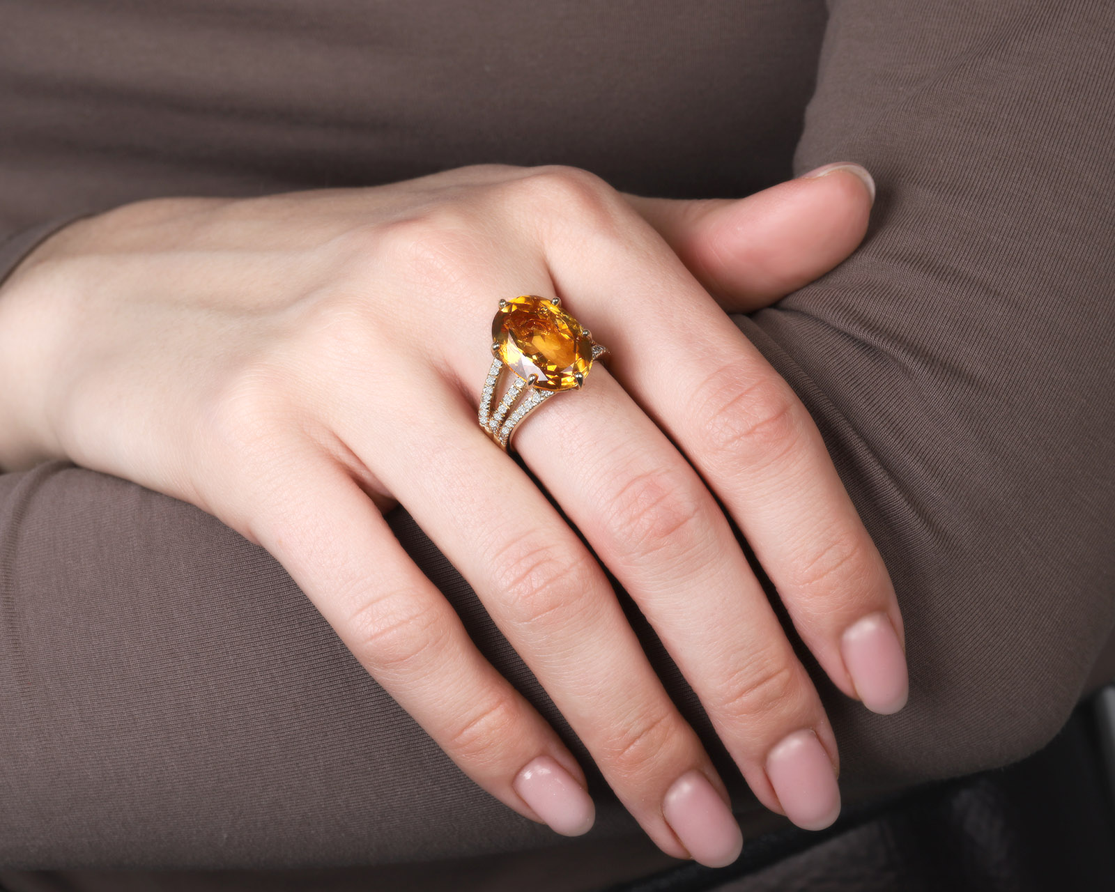 Завораживающее золотое кольцо с цитрином 8.85ct