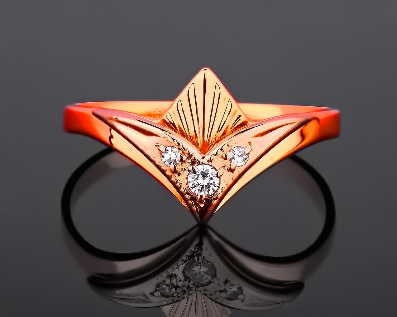 Золотое кольцо с бриллиантами 0.06ct 120217/19 Золотое кольцо с бриллиантами 0.06ct 120217/19