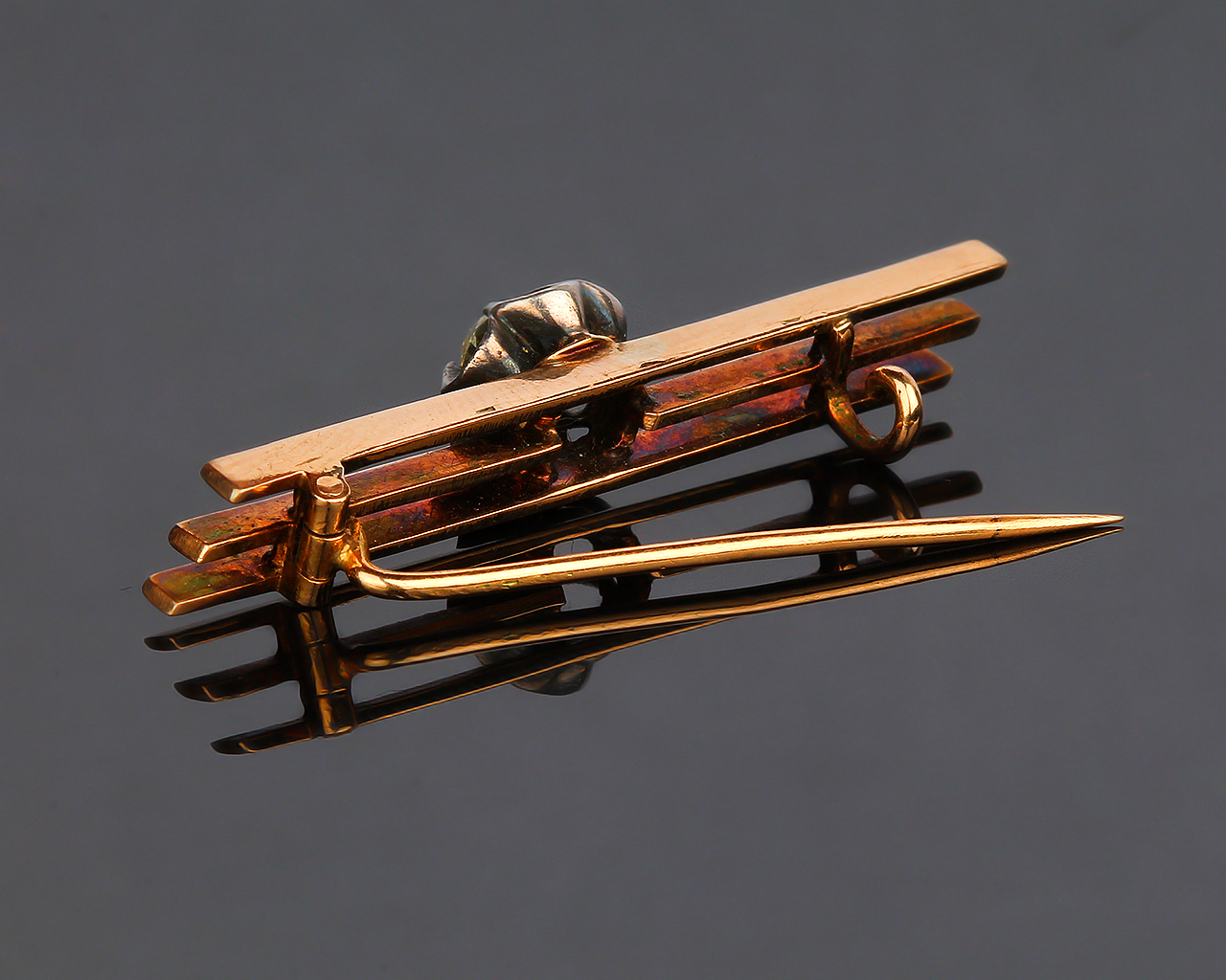 Старинная золотая брошь с алмазом 0.50ct