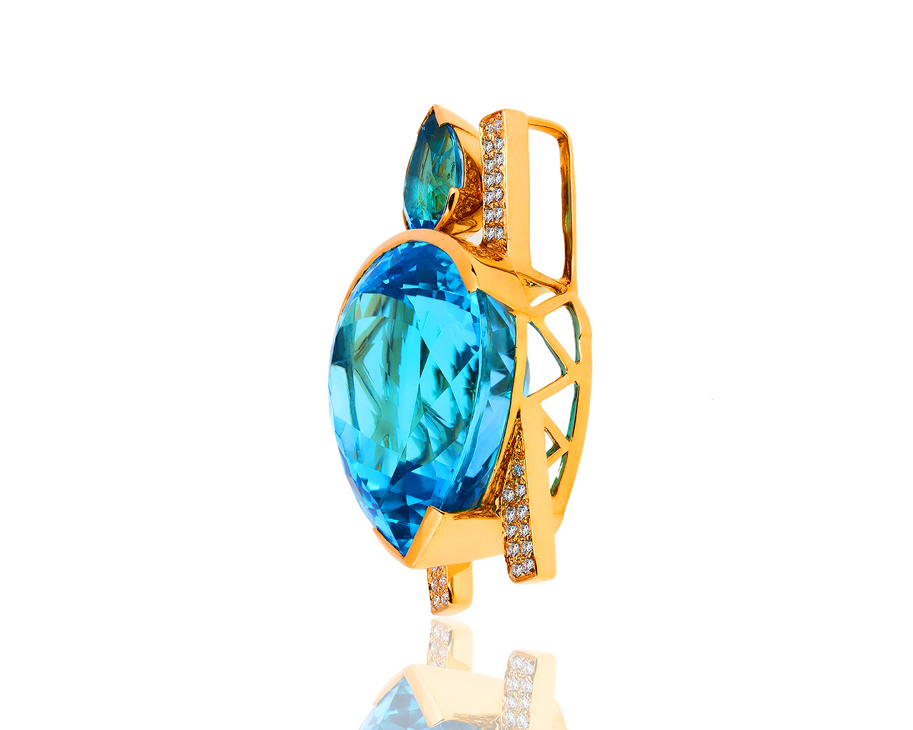 Удивительный золотой кулон с топазами 53.84ct и бриллиантами 0.35ct