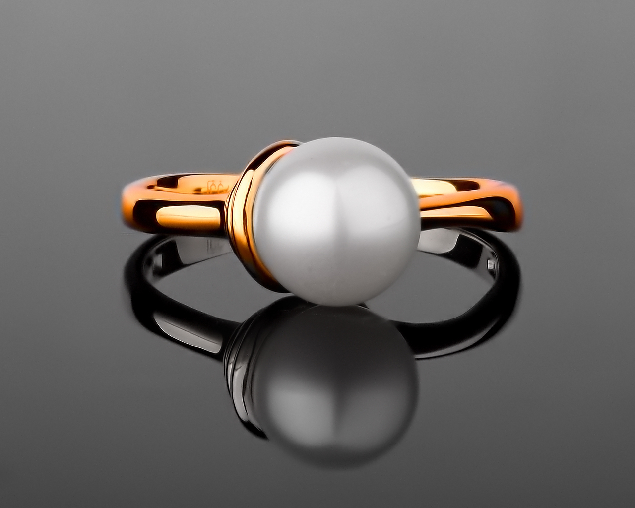 Замечательное золотое кольцо с жемчугом Mikimoto 220617/3