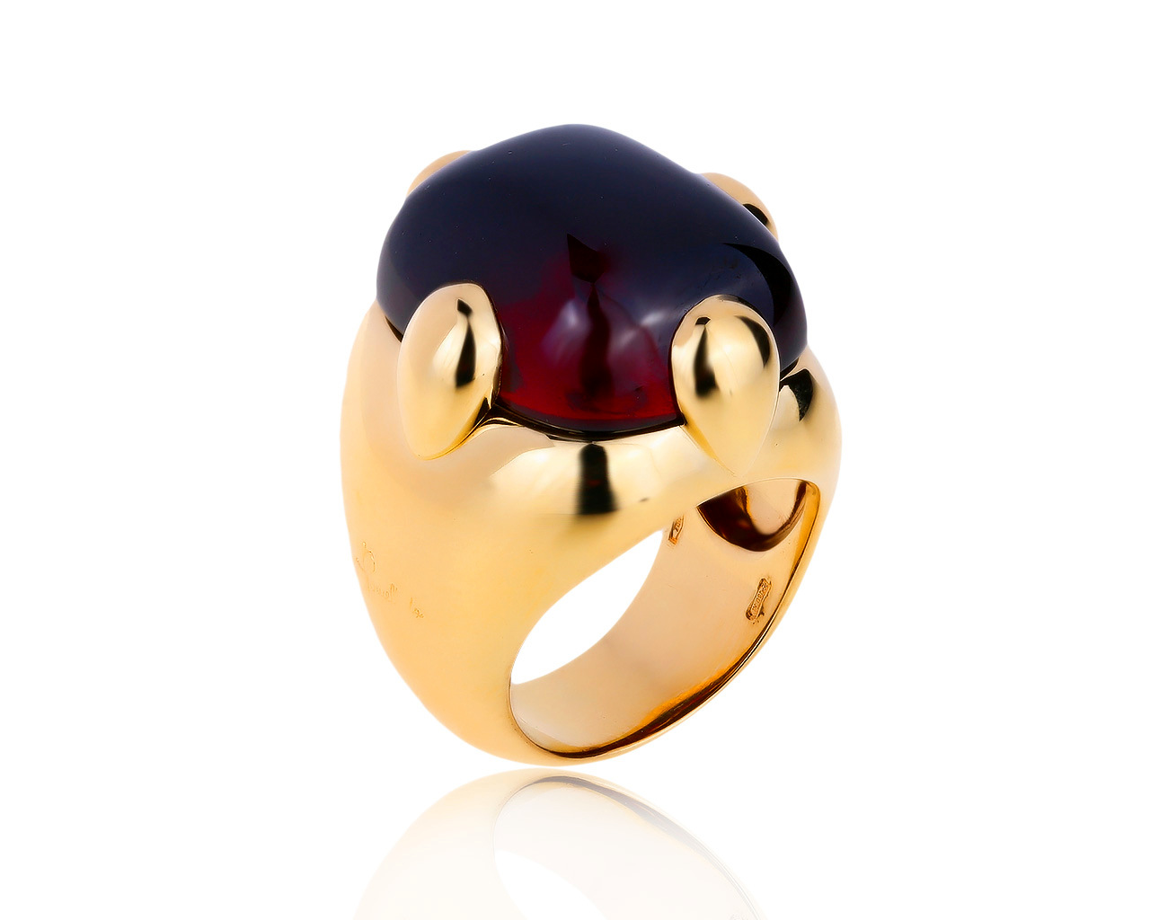 Оригинальное золотое кольцо с гранатом Pomellato