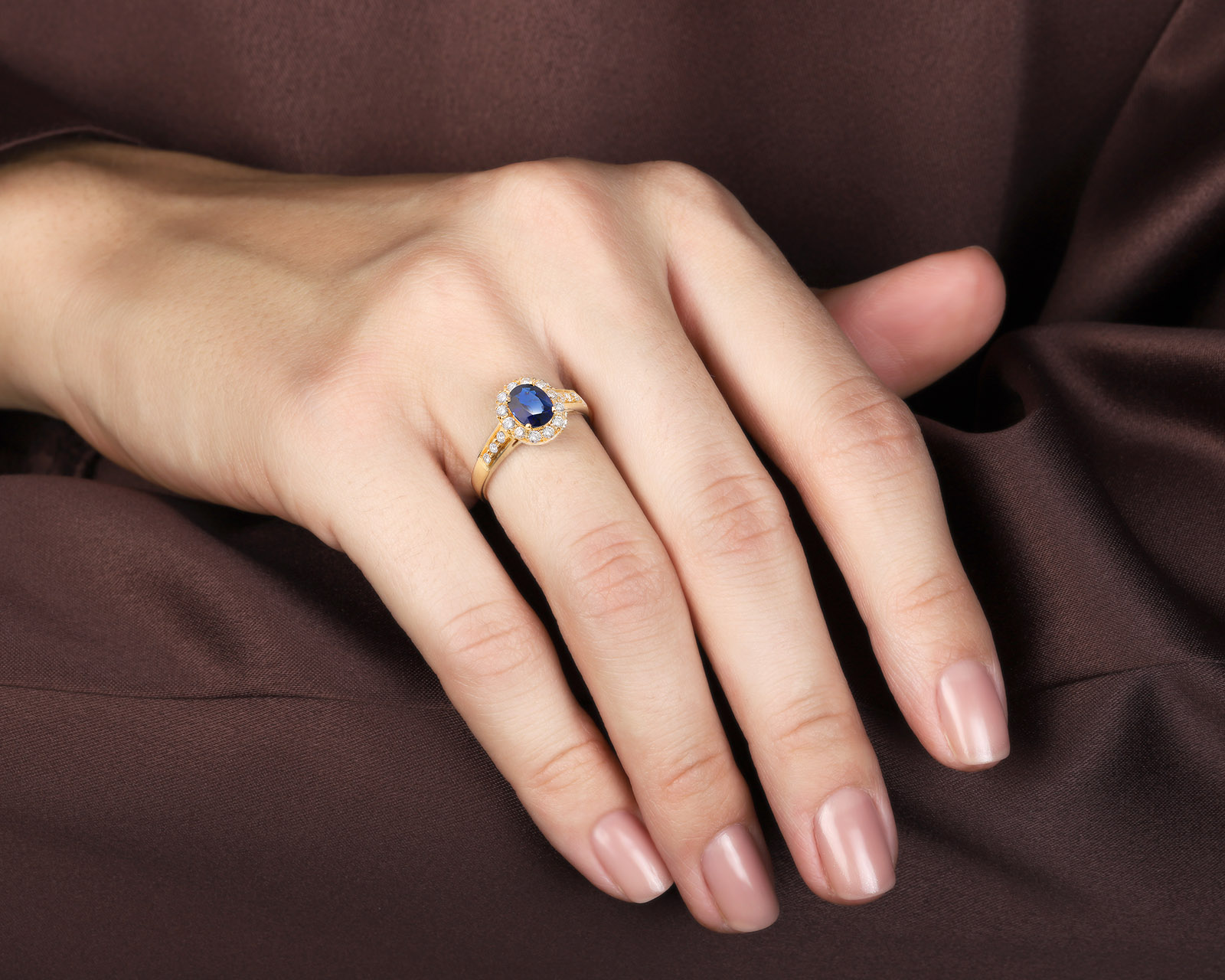 Золотое кольцо с сапфиром 1.01ct и бриллиантами 0.31ct