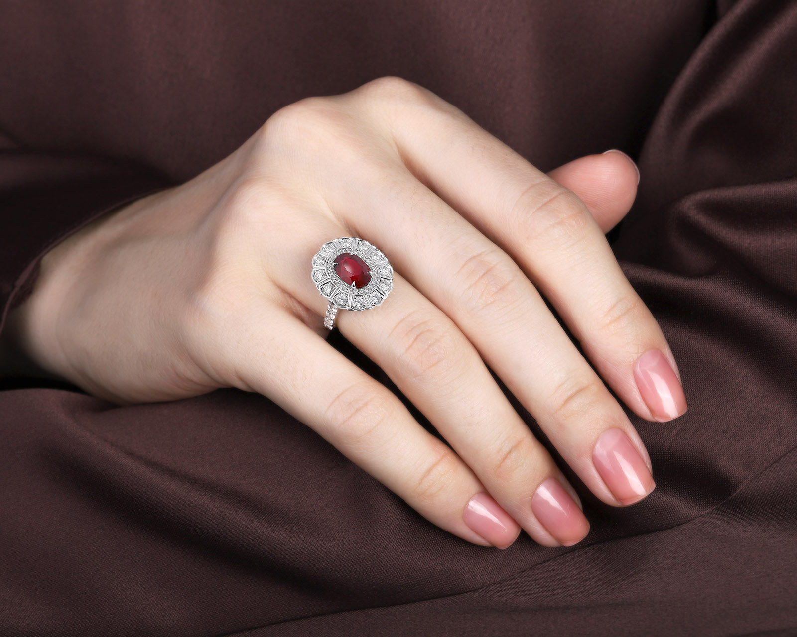 Золотое кольцо с рубином 2.00ct и бриллиантами 0.97ct Evgeny Matveev