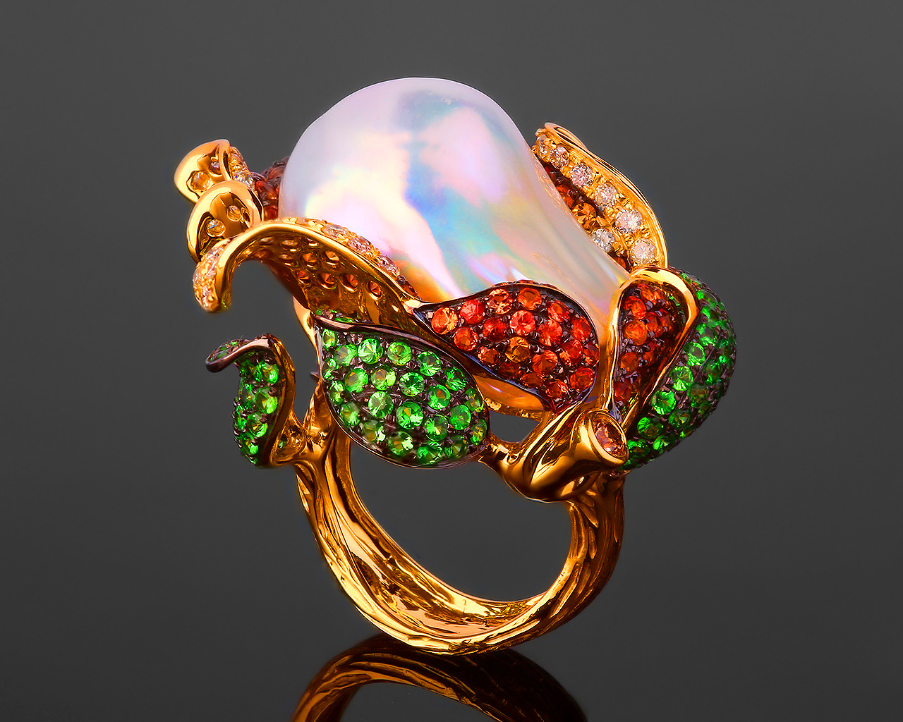 Коктейльное золотое кольцо с морским жемчугом 161117/4