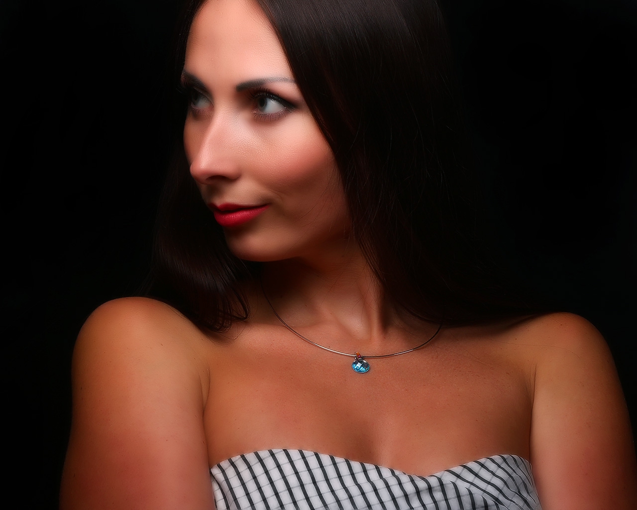 Золотое колье с цветными камнями Guy Laroche