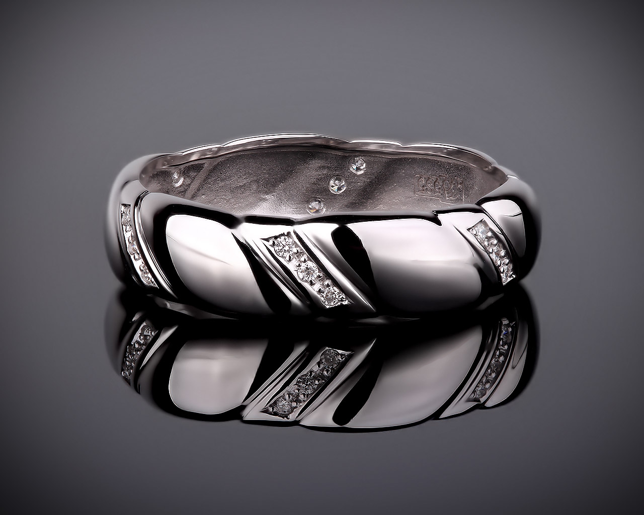 Оригинальное золотое кольцо с бриллиантами 270217/8