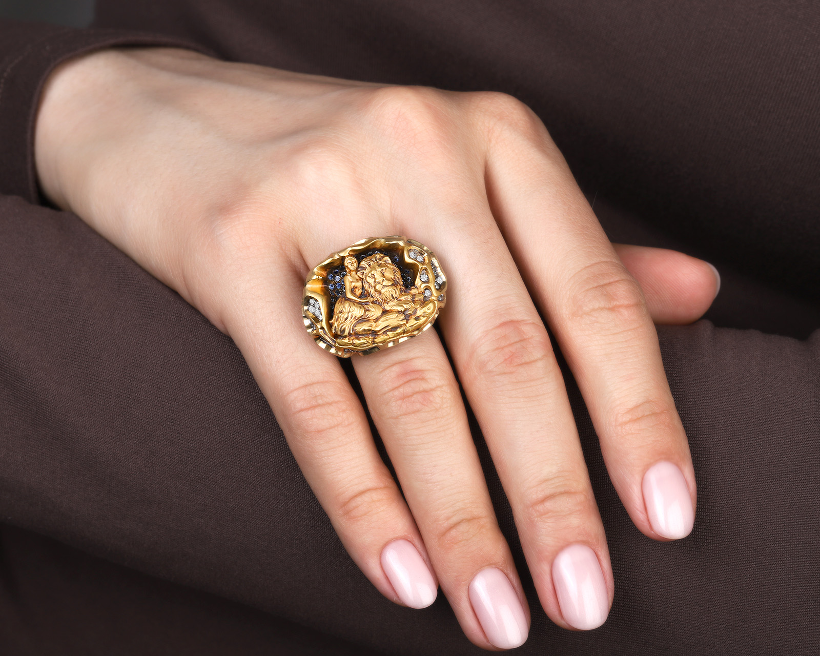 Золотое кольцо с сапфирами 0.56ct и бриллиантами 1.53ct