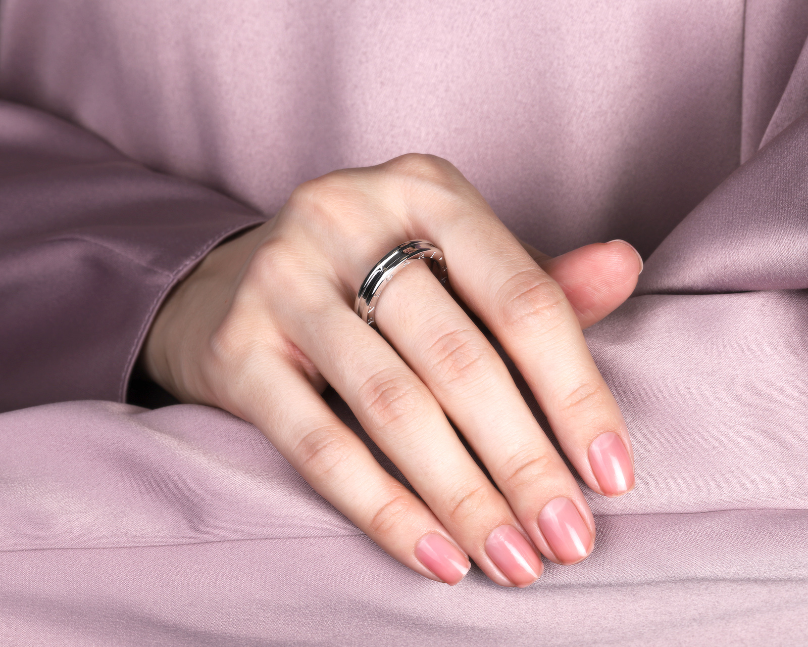 Оригинальное золотое кольцо Bvlgari B.Zero1