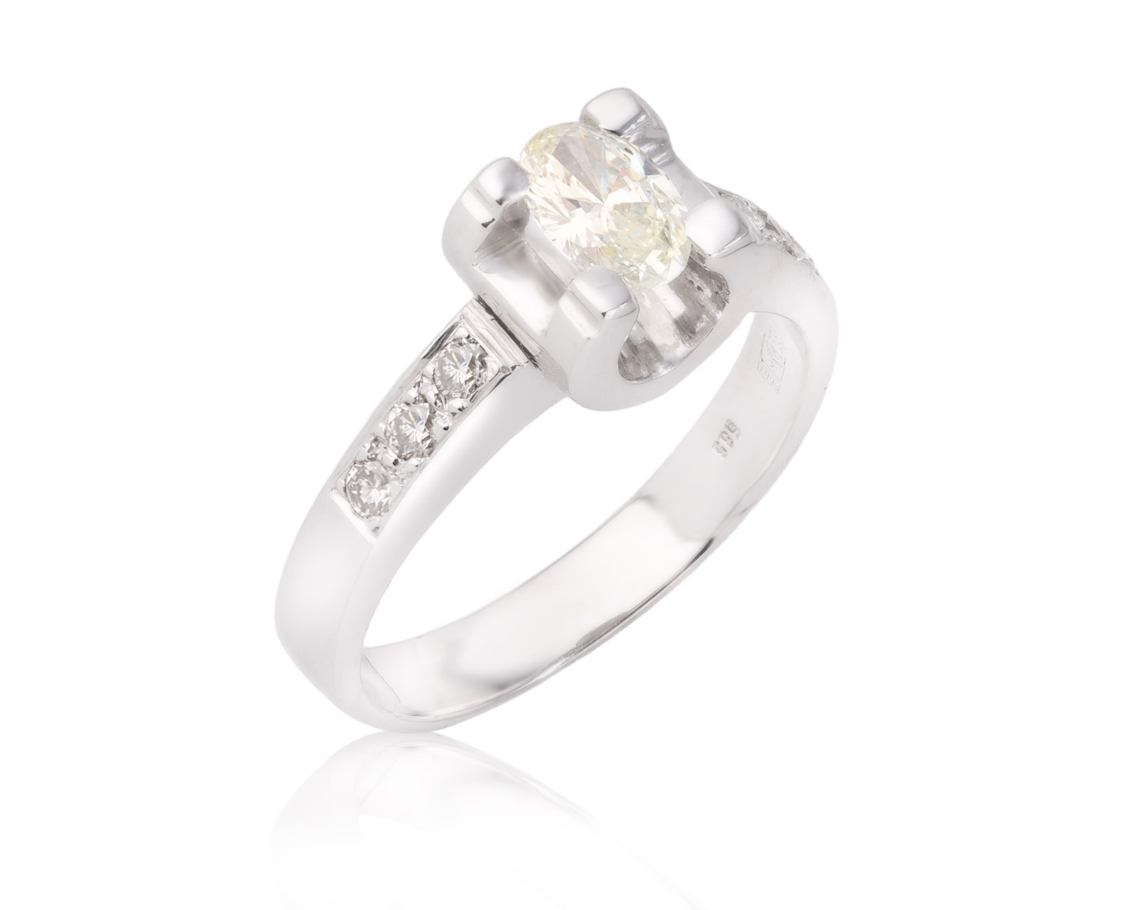 Золотое кольцо с бриллиантами 0.59ct 110126/3