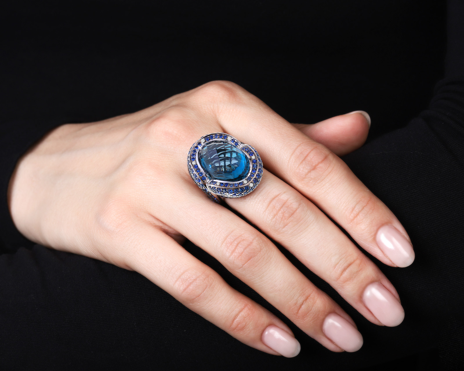 Золотое кольцо с топазом London Blue 20.10ct