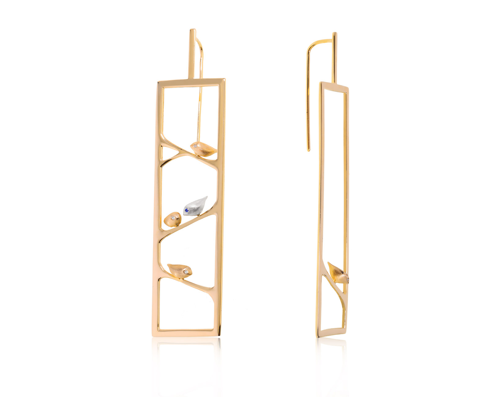 Нарядные золотые серьги с бриллиантами 0.03ct