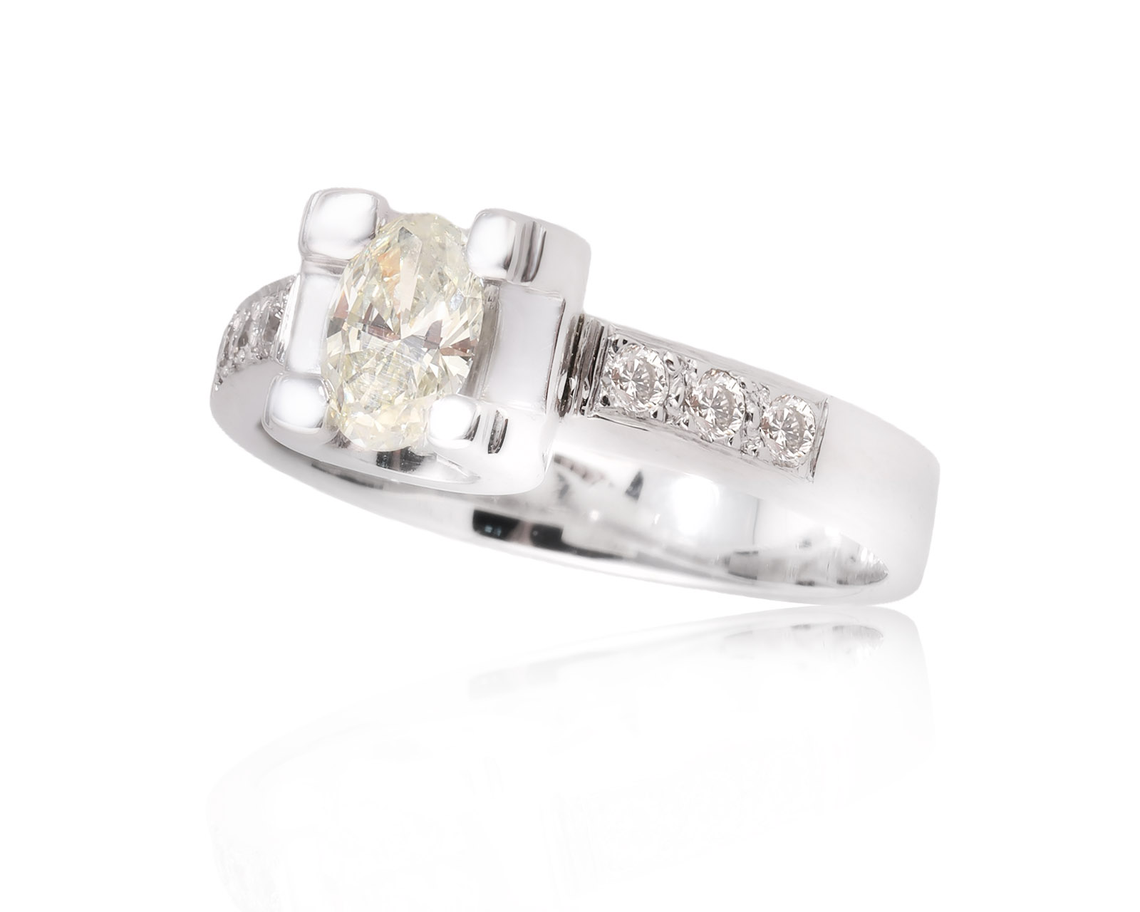 Золотое кольцо с бриллиантами 0.59ct