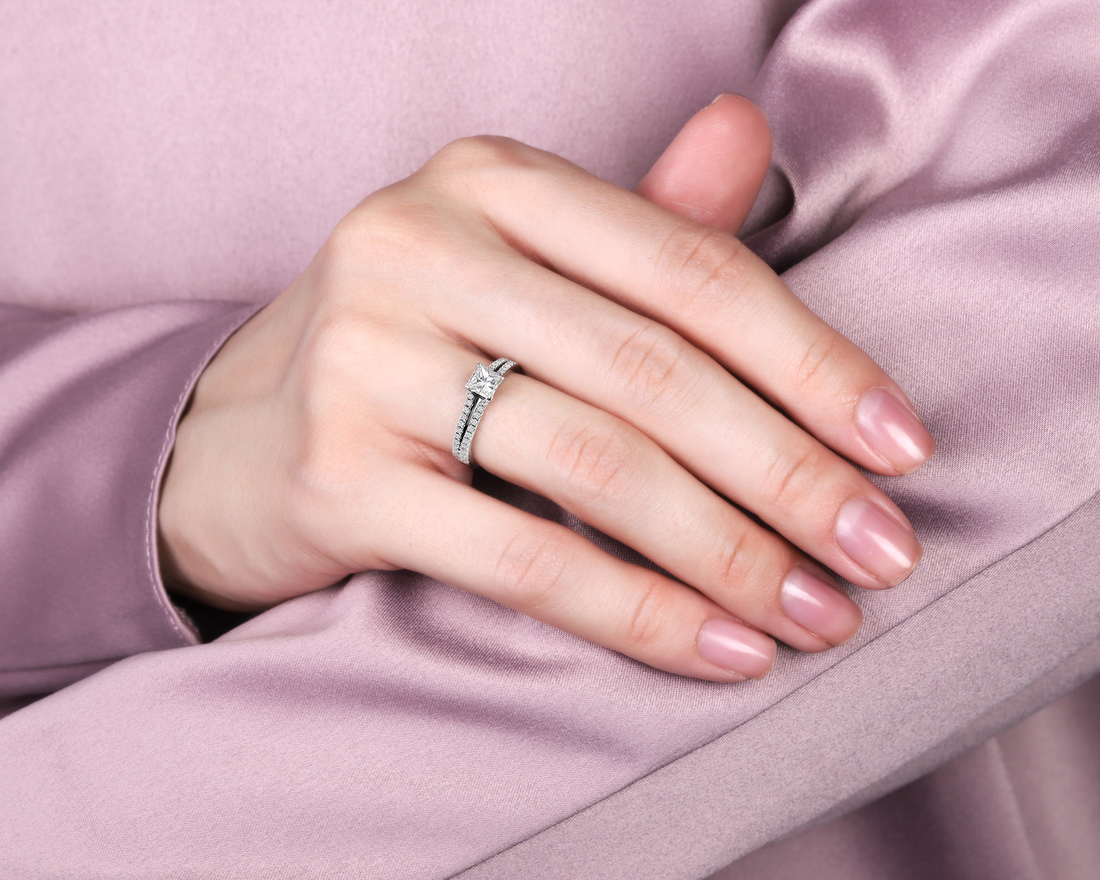 Золотое кольцо с бриллиантом 0.59ct