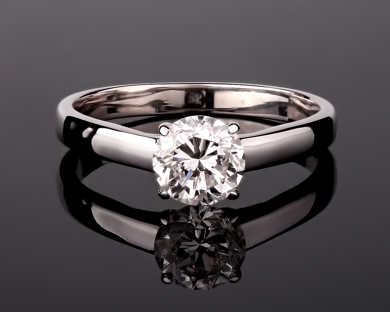 Элегантное золотое кольцо с бриллиантом 1.03ct 080317/1