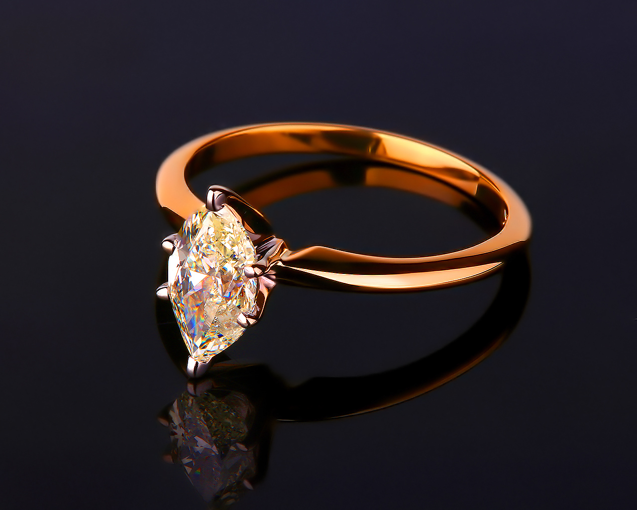 Чарующее золотое кольцо с бриллиантом 0.95ct
