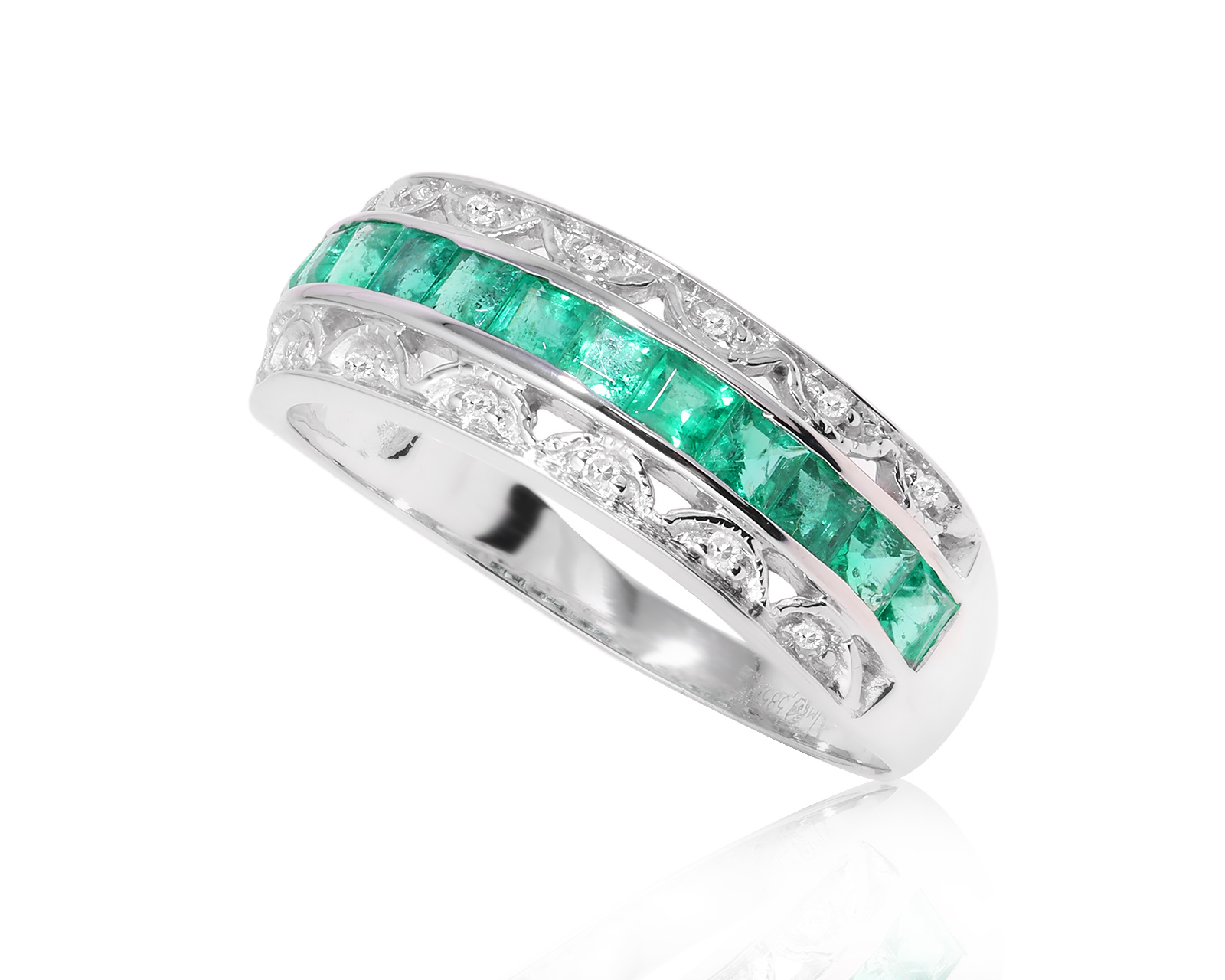 Золотое кольцо с изумрудами 0.78ct и бриллиантами 0.07ct 101224/14