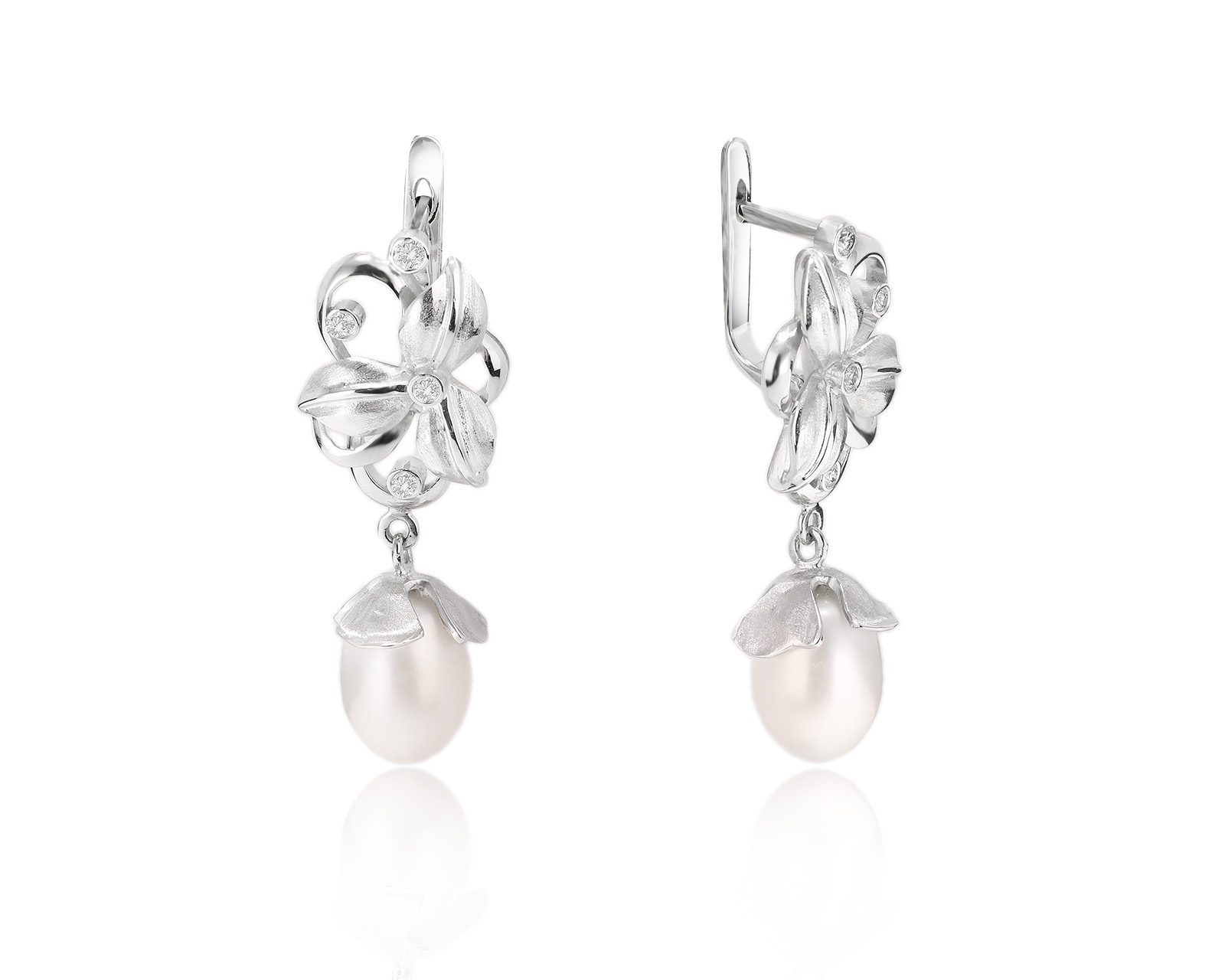 Золотые серьги с жемчугом и бриллиантами 0.16ct 241023/2