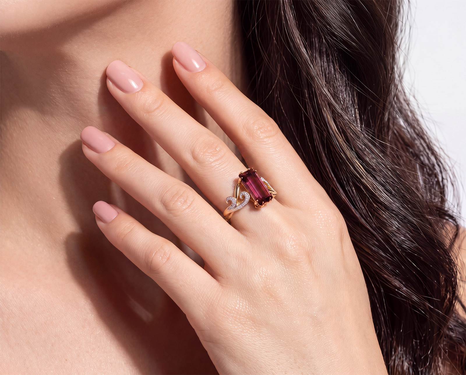 Золотое кольцо с турмалином 3.93ct и бриллиантами 0.11ct