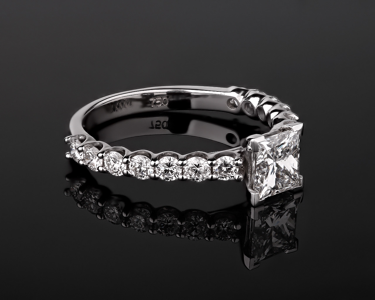 Роскошное золотое кольцо с бриллиантами 1.71ct