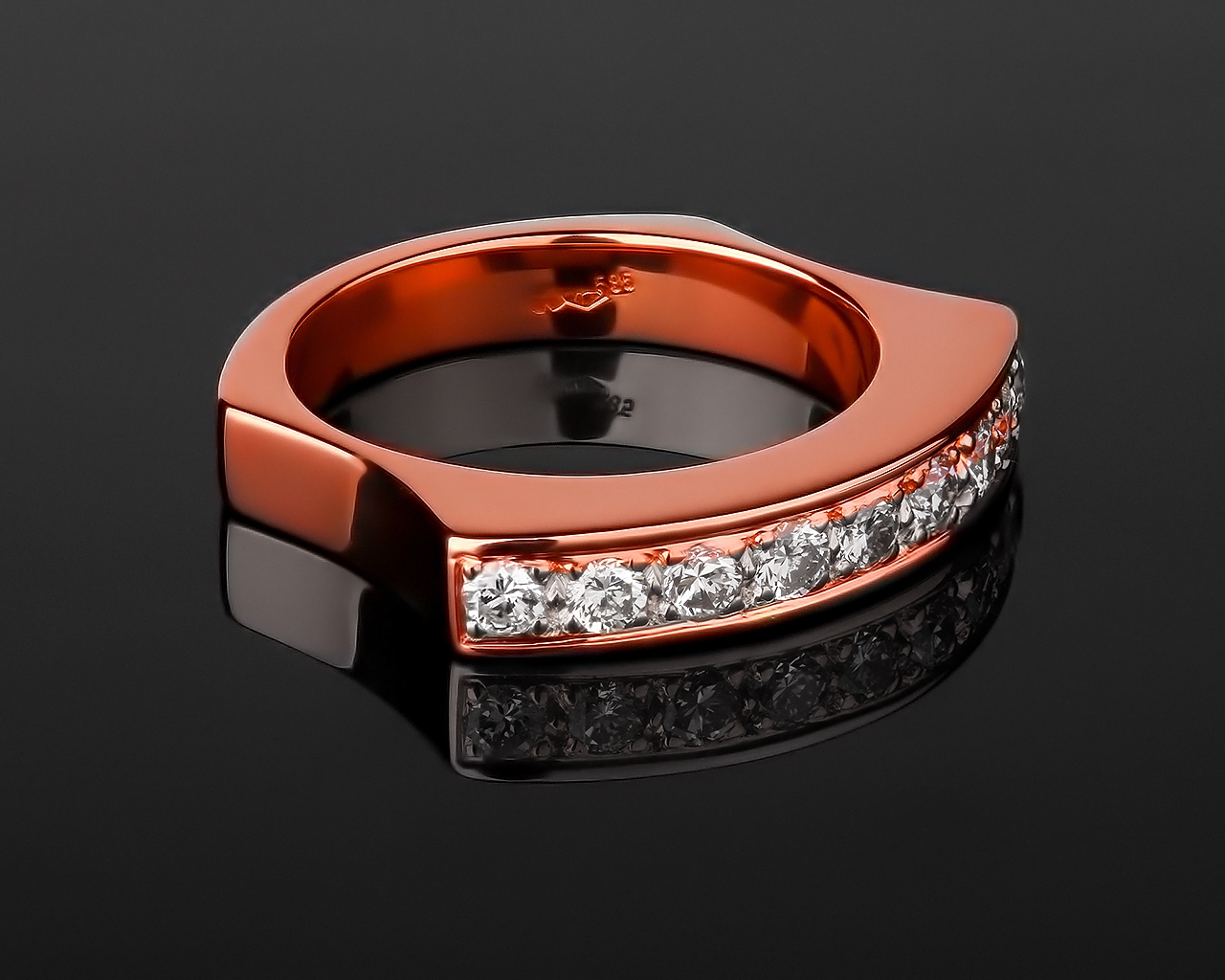 Волнующее золотое кольцо с бриллиантами 0.55ct