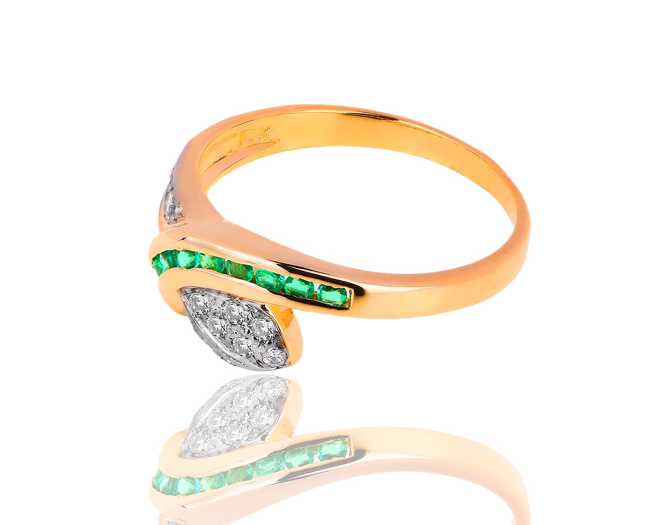 Интересное золотое кольцо с бриллиантами и изумрудами