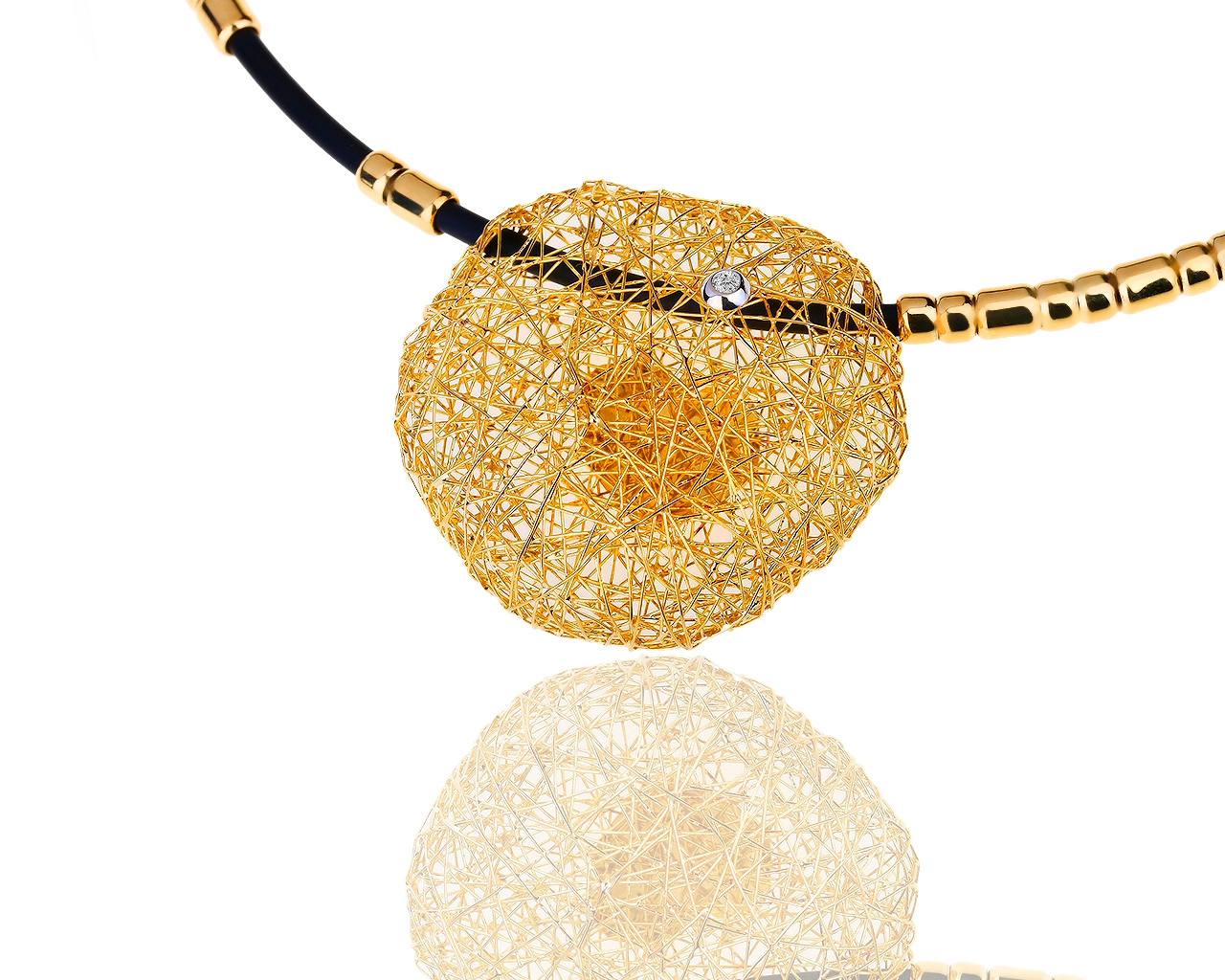 Золотая подвеска на гайтане с бриллиантом 0.05ct Orlando Orlandini 280119/23