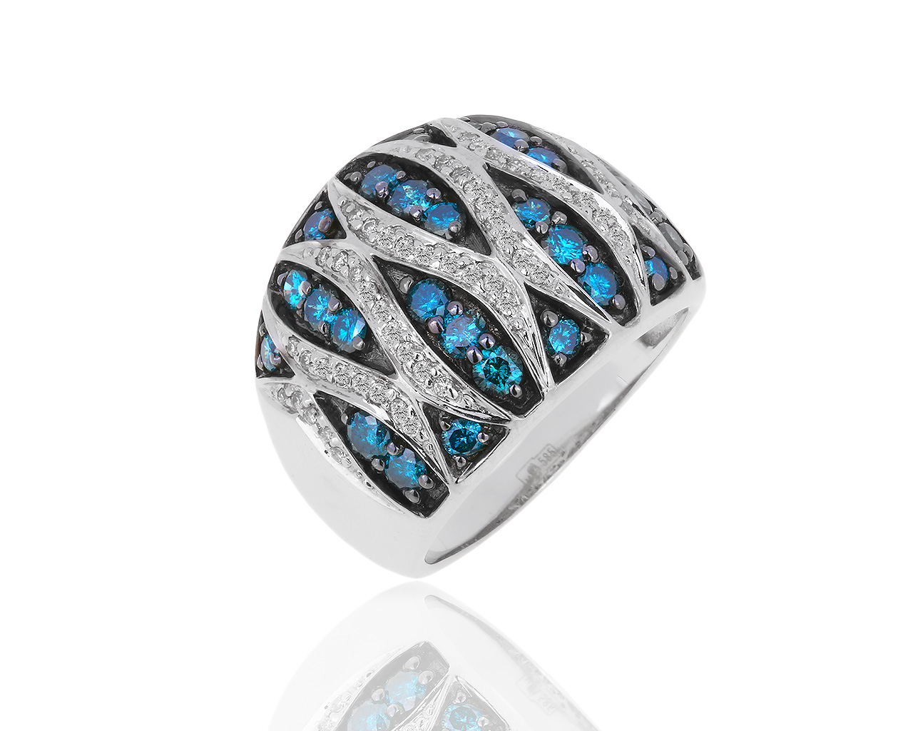 Золотое кольцо с белыми и голубыми бриллиантами 1.42ct