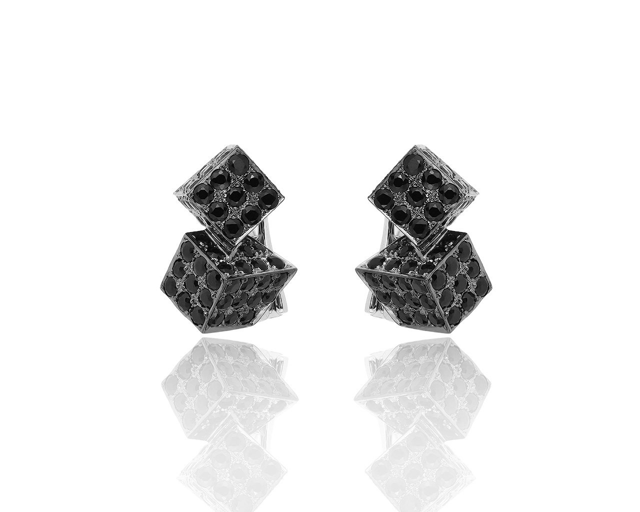 Золотые серьги с черными сапфирами 5.40ct Roberto Coin 290519/9 Золотые серьги с черными сапфирами 5.40ct Roberto Coin 290519/9