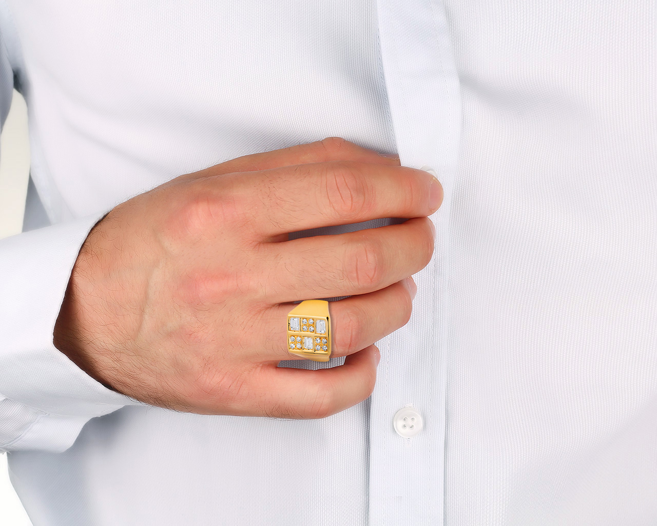 Достойное золотое кольцо с бриллиантами 0.68ct