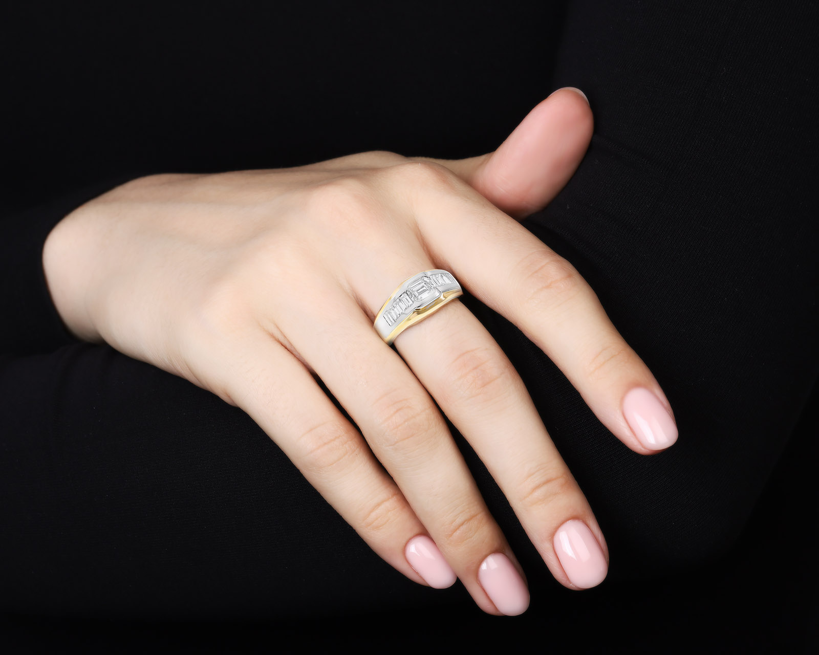 Достойное золотое кольцо с бриллиантами 1.35ct