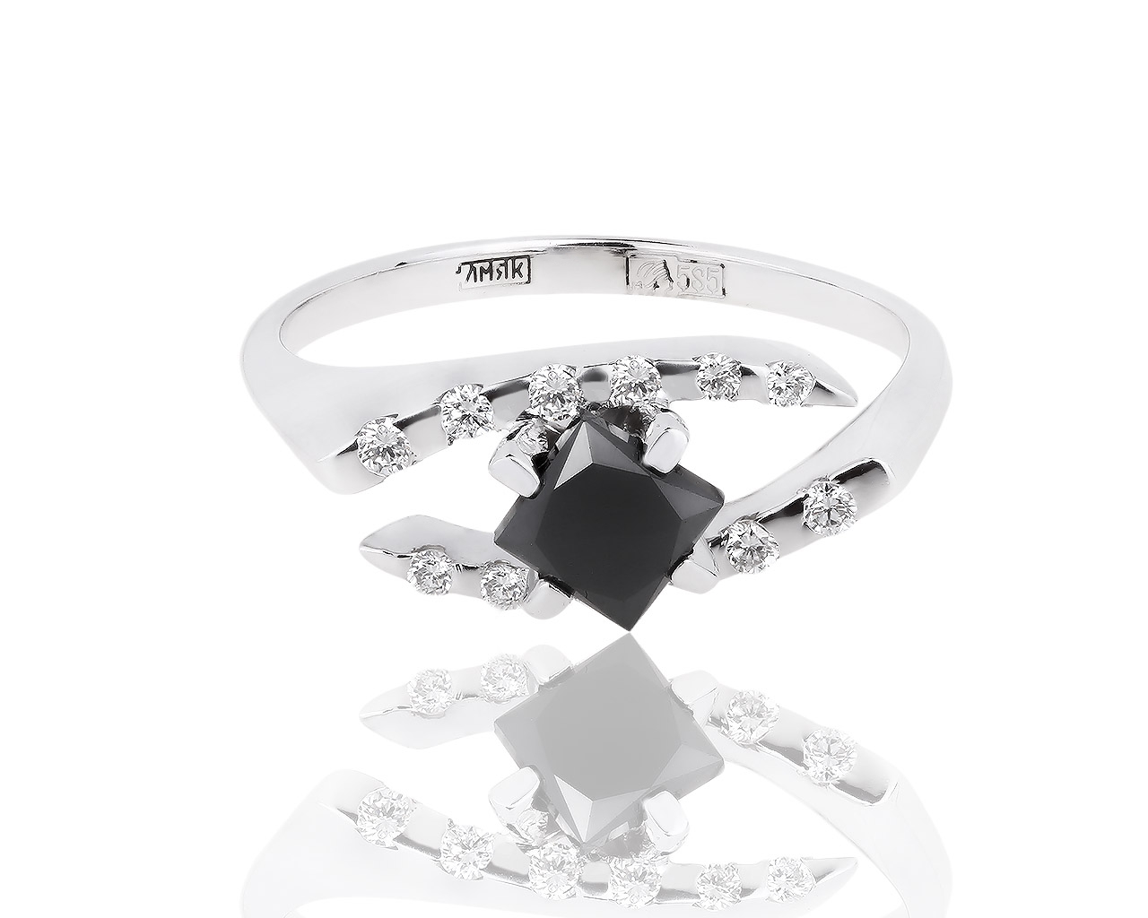 Золотое кольцо с черным бриллиантом 0.60ct 260218/5