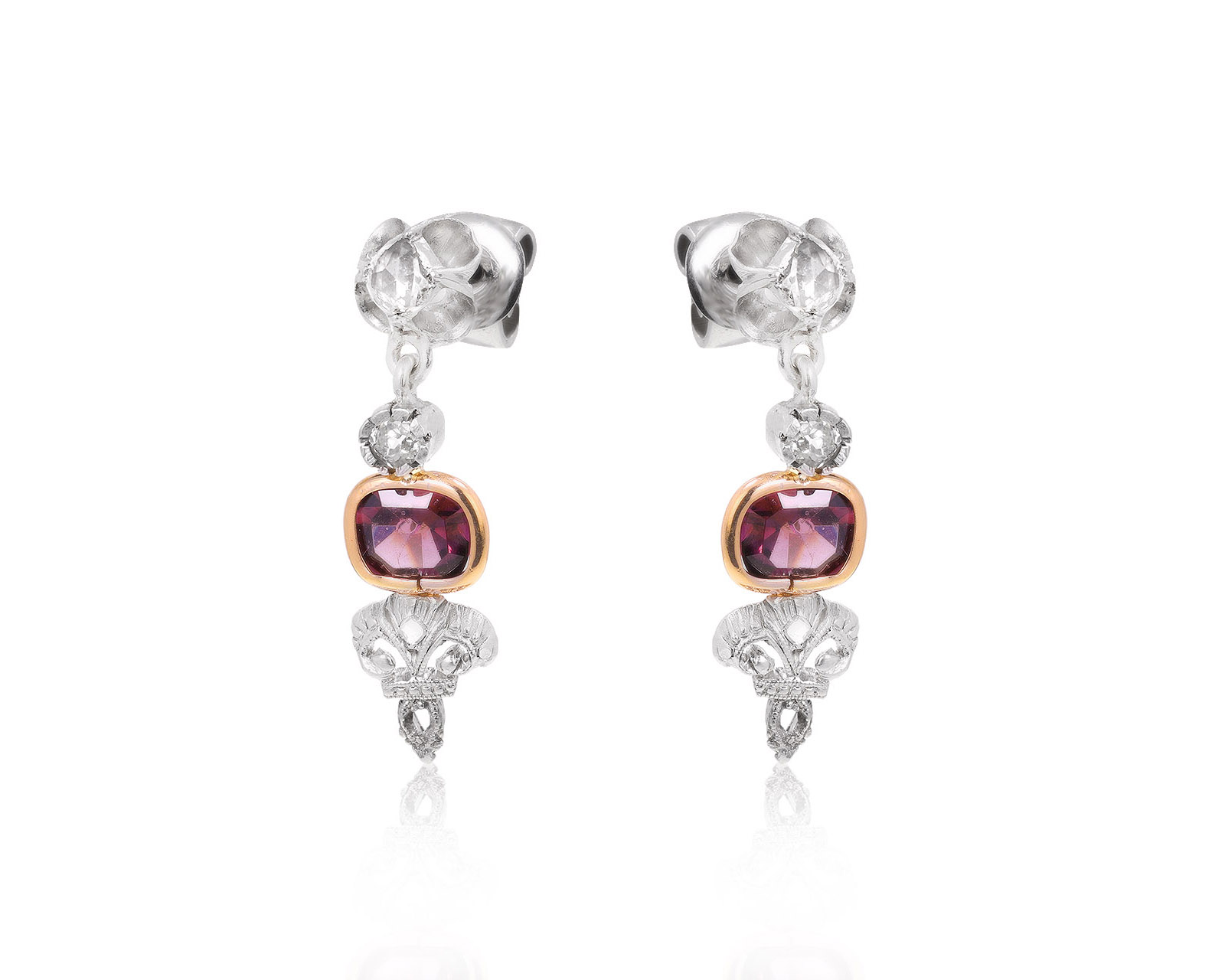 Притягательные золотые серьги с бриллиантами 0.25ct