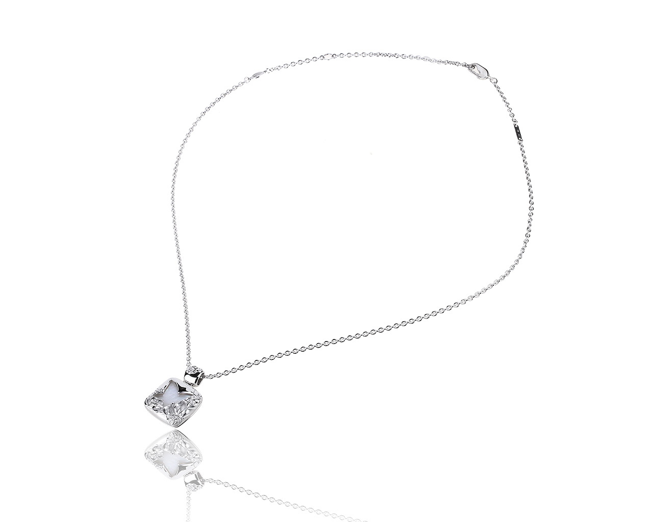 Золотой кулон с перламутром и бриллиантами 0.14ct Magerit