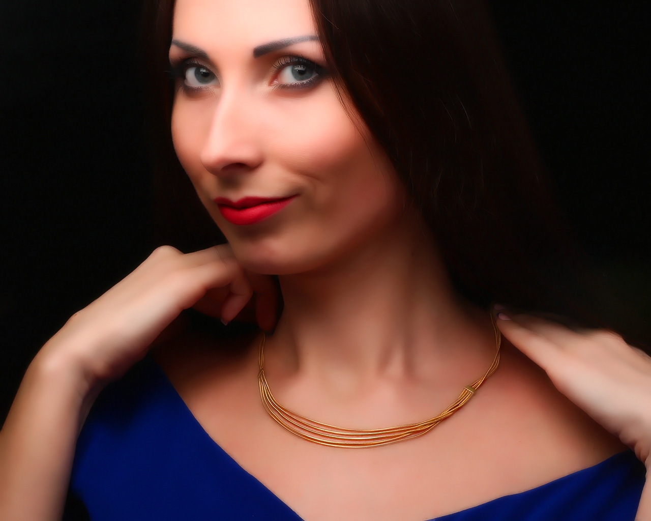 Изящное золотое колье с бриллиантом H.Stern