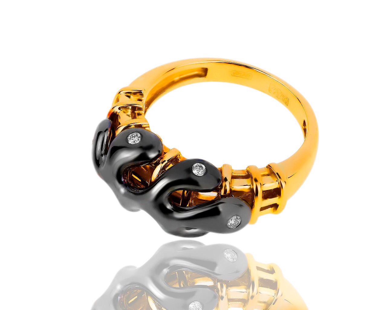 Неординарное золотое кольцо с бриллиантами 0.10ct