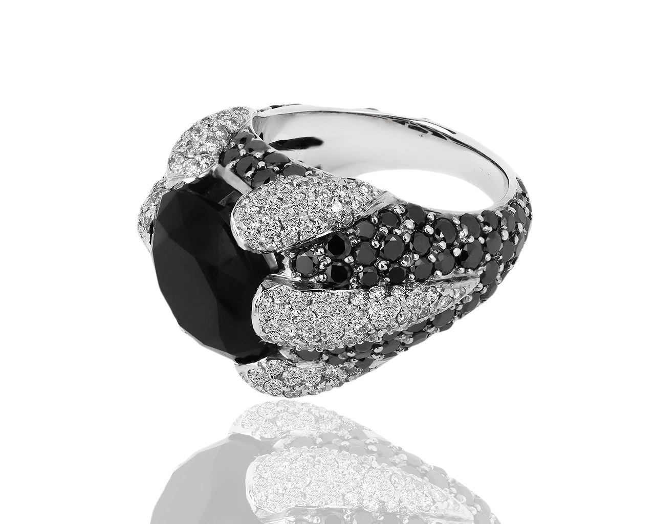 Золотое кольцо с ониксом и бриллиантами 4.81ct