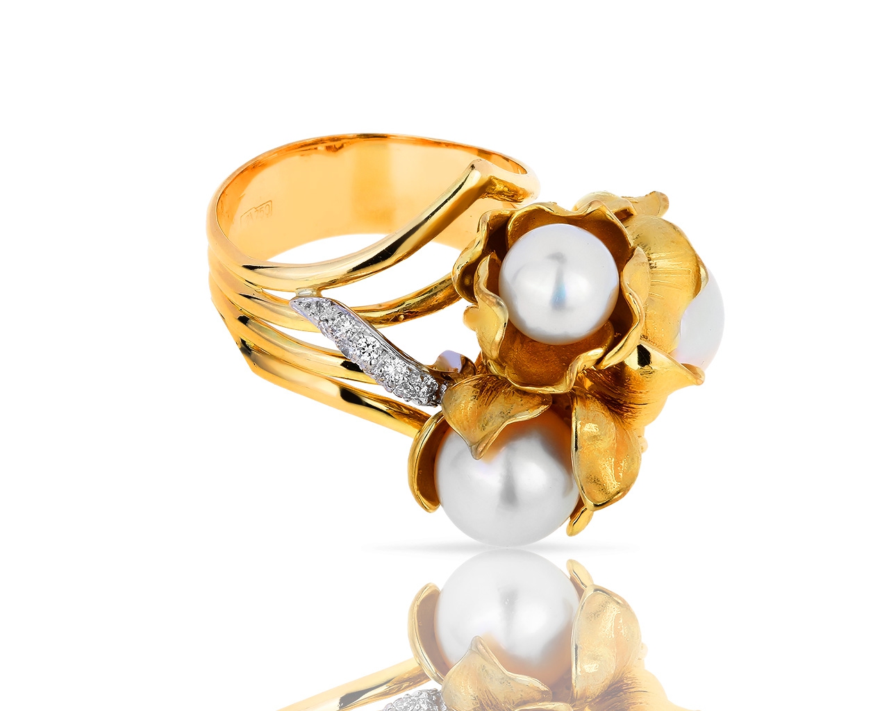 Золотое кольцо с жемчугом и бриллиантами 0.11ct