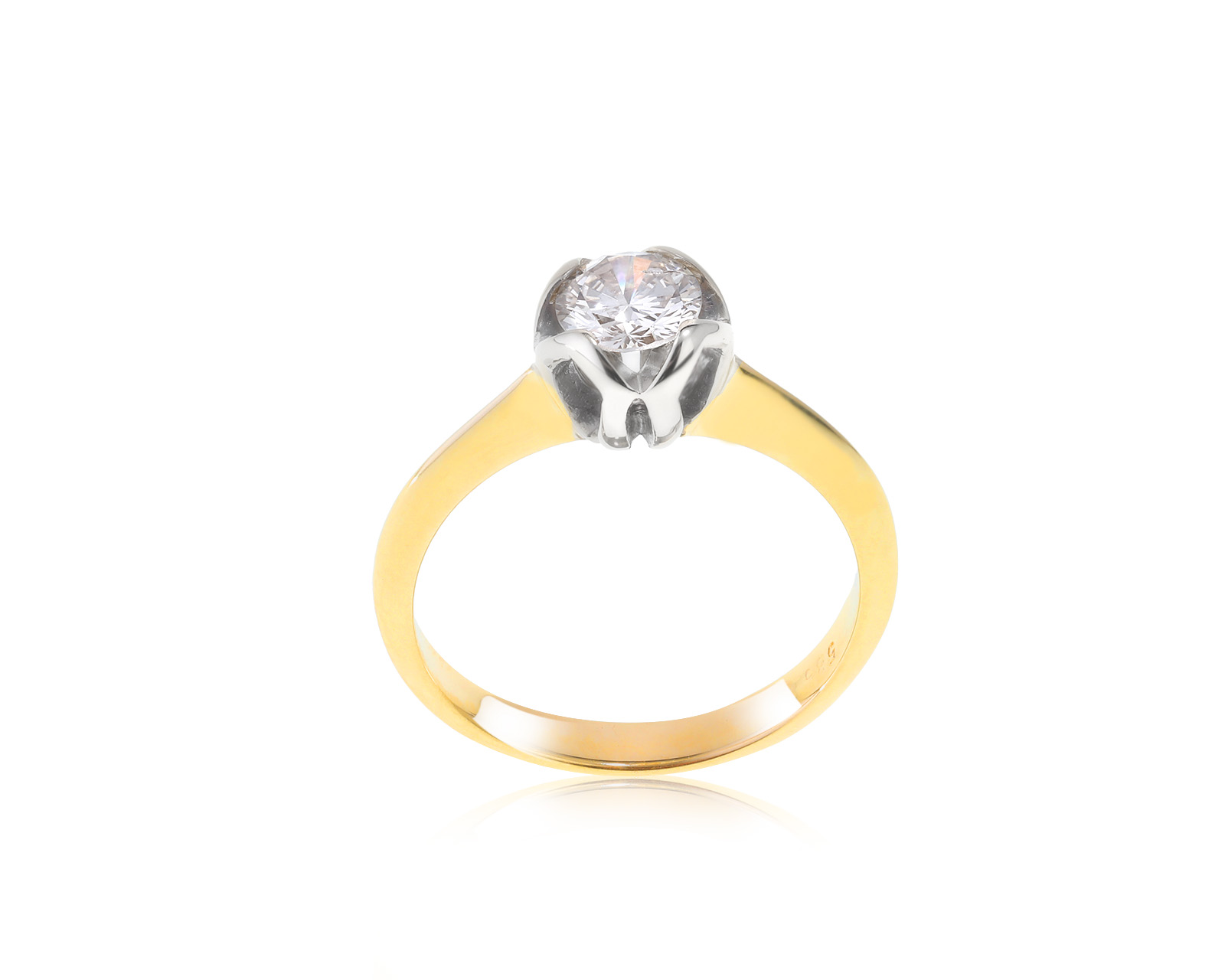 Женственное золотое кольцо с бриллиантом 0.70ct