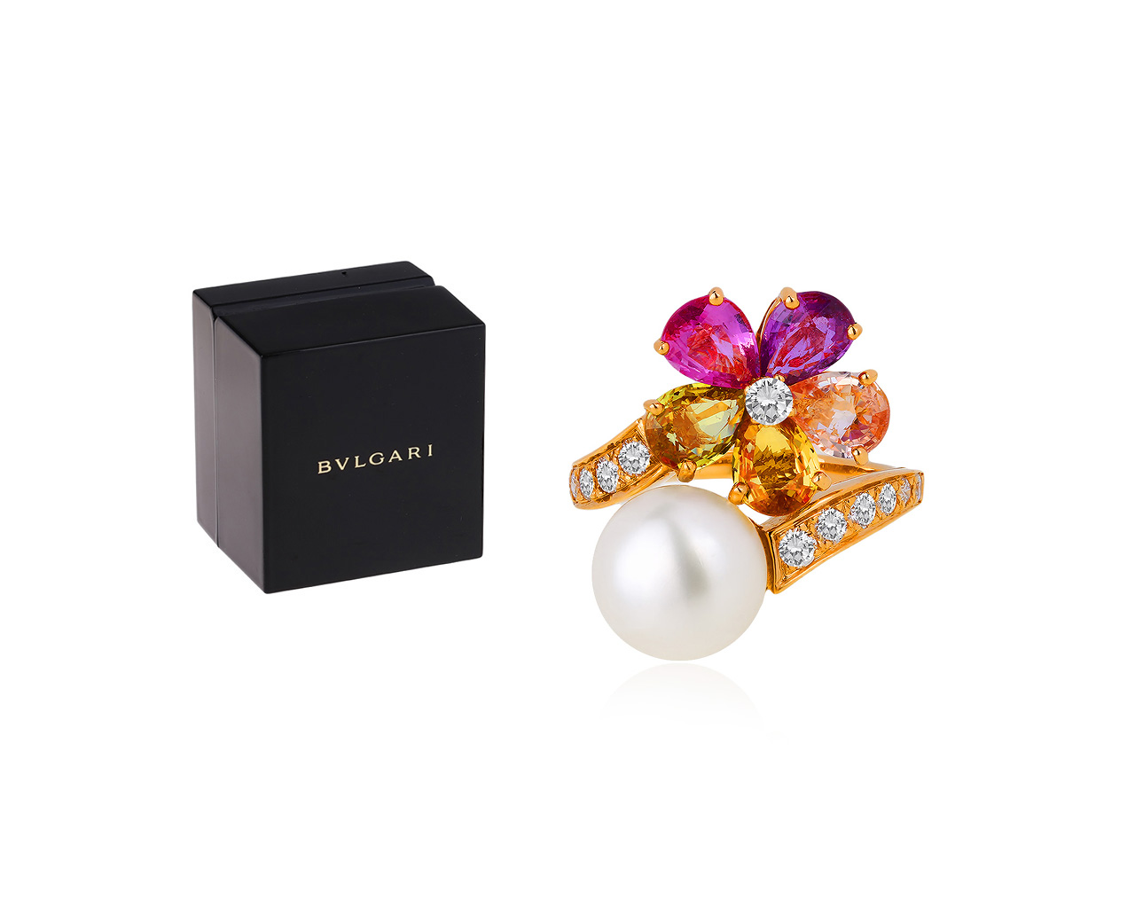 Оригинальное золотое кольцо с жемчугом и бриллиантами 0.52ct Bvlgari