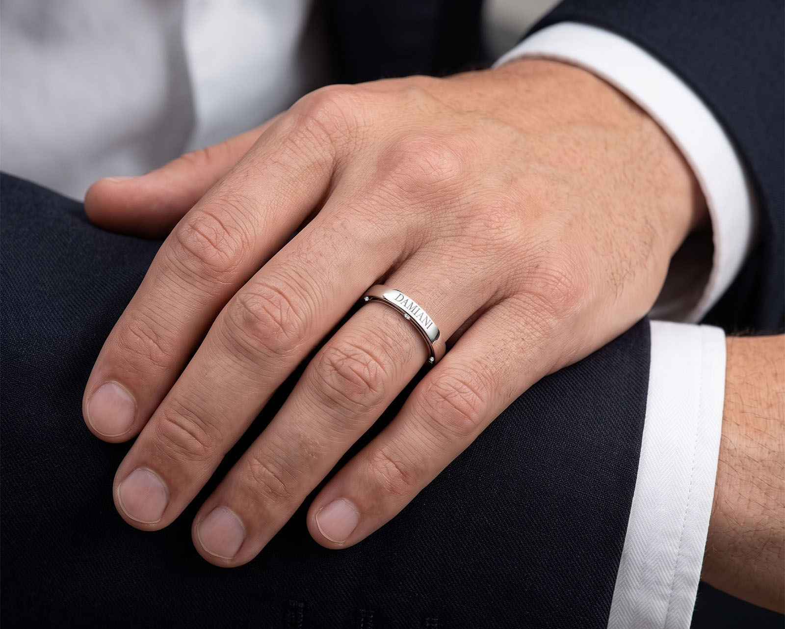 Оригинальное золотое кольцо с бриллиантами 0.09ct Damiani D.Side