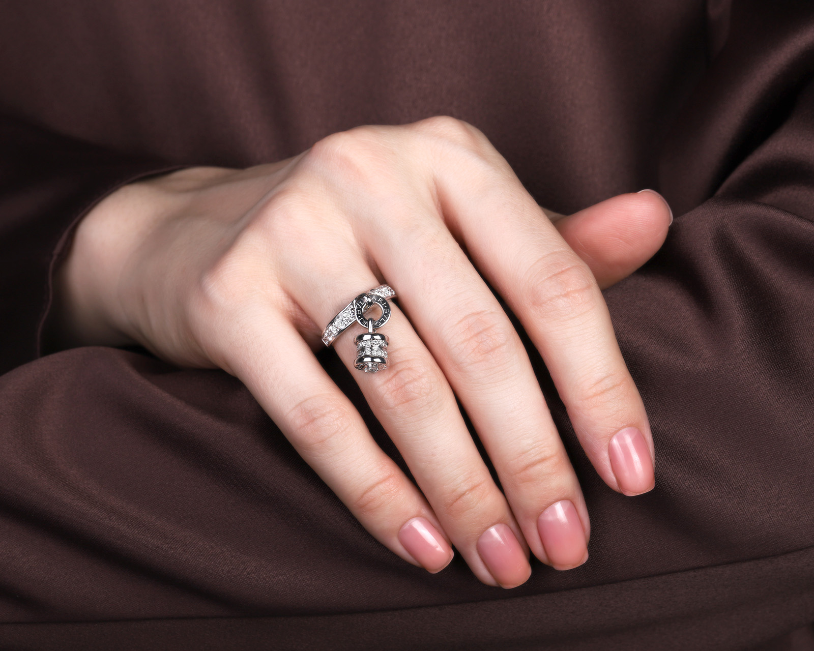 Оригинальное золотое кольцо с бриллиантами 0.70ct Bvlgari B.Zero1