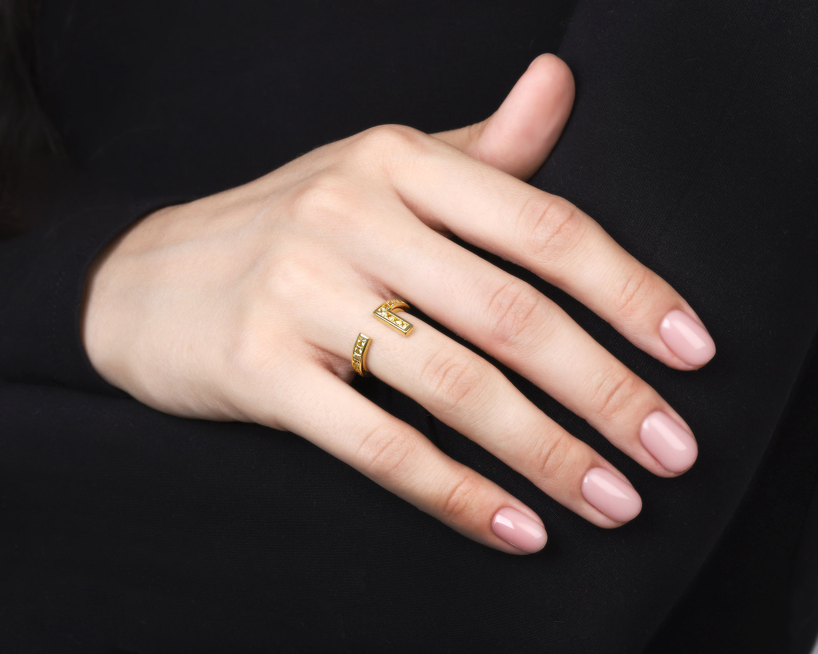 Оригинальное золотое кольцо с сапфирами 1.44ct Gucci