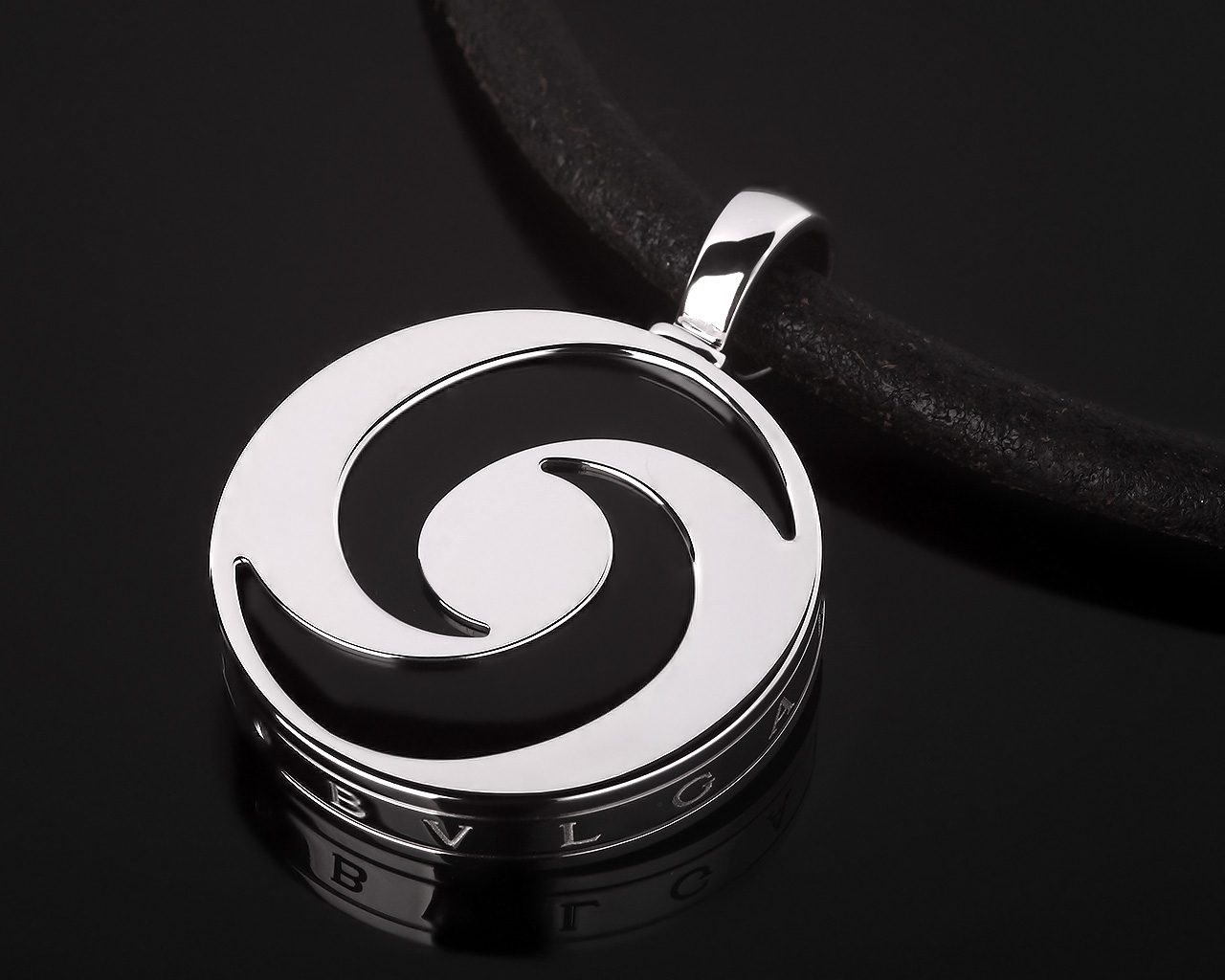 Bvlgari Optical лаконичная золотая подвеска gr1