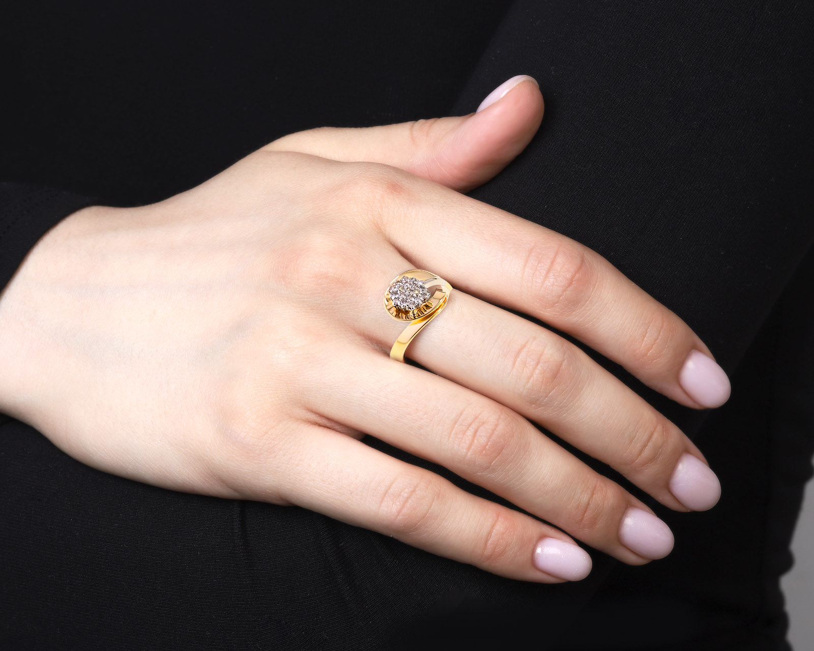 Чарующее золотое кольцо с бриллиантами 0.27ct