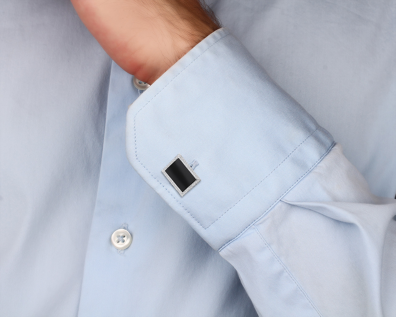 Солидные золотые запонки с ониксом 2.60ct