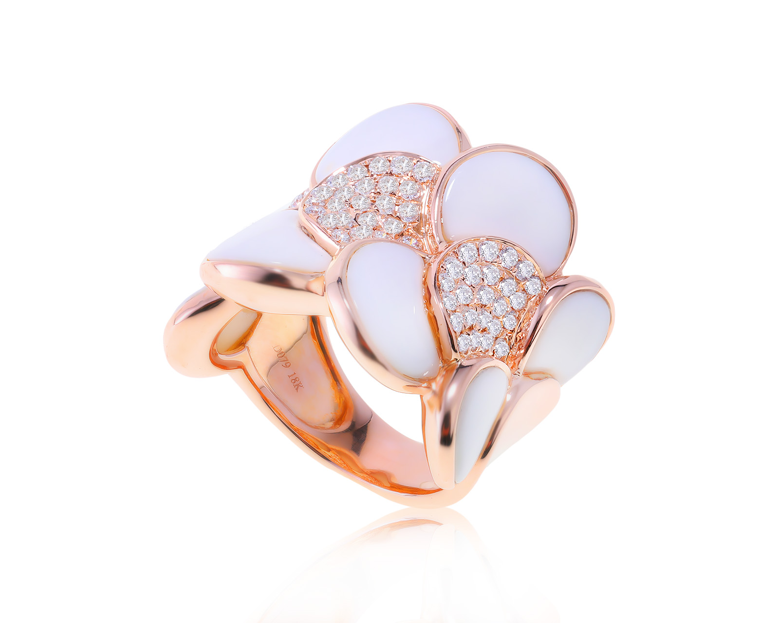 Женственное золотое кольцо с халцедонами 131222/1