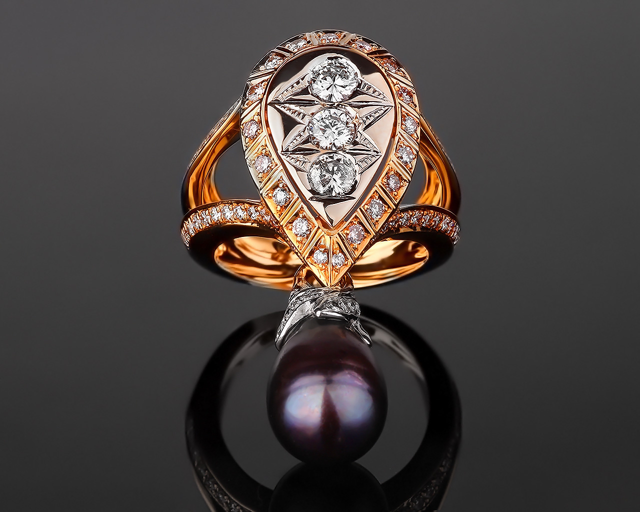 Необычное бриллиантовое кольцо с черным жемчугом 060417/7
