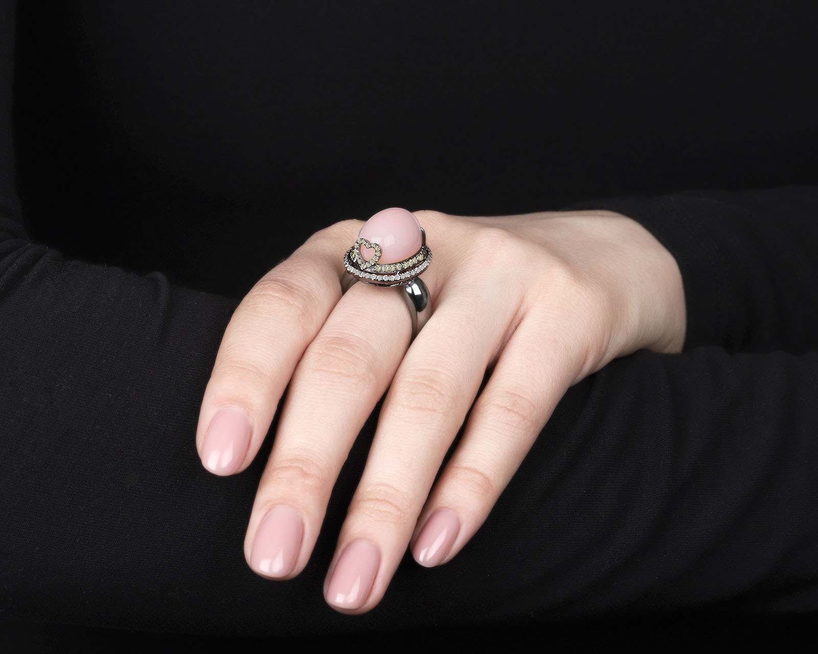 Великолепное золотое кольцо с розовым кварцем 17.76ct