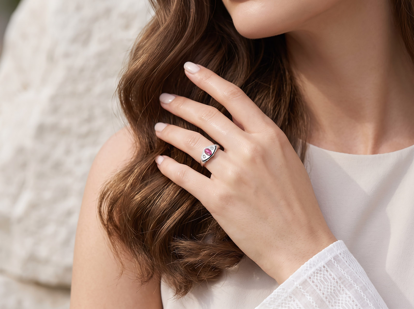 Золотое кольцо с рубином 0.96ct и бриллиантами 0.20ct